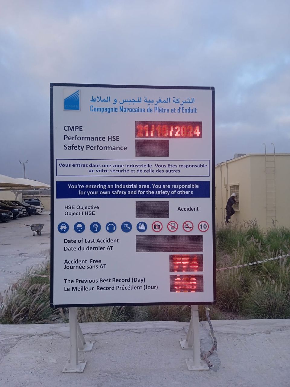 LED safety performance display at a factory entrance