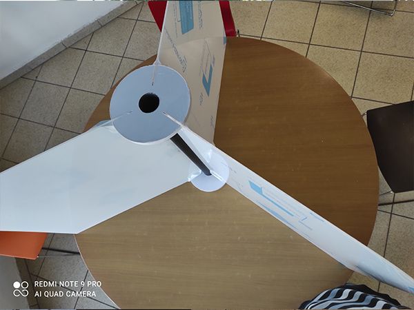 Plexiglass table divider