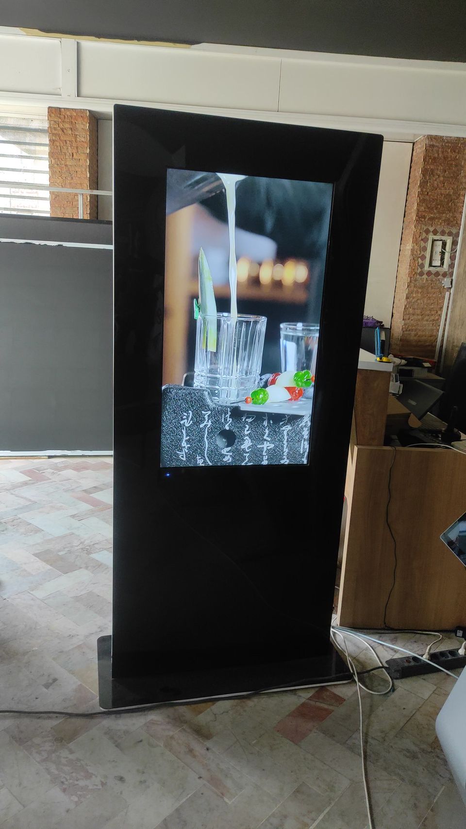 Freestanding vertical digital signage totem